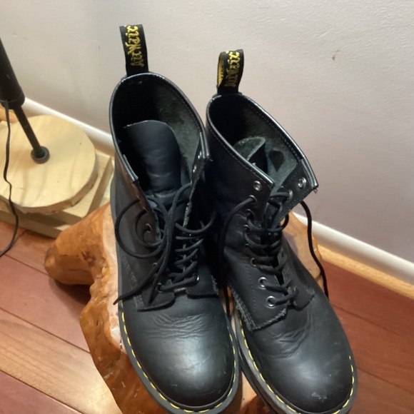 Dr. Martens Shoes - DR MARTENS.  BLACK BOOTS SZ 9 US LADIES   Or men’s. UNISEX DEFINITELY 👍